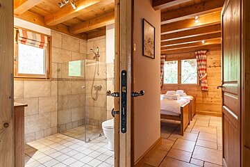 Des Amis Chalet, Morzine twin bedroom