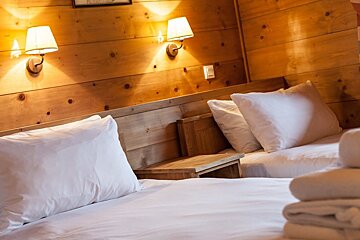 Des Amis Chalet, Morzine twin bedroom
