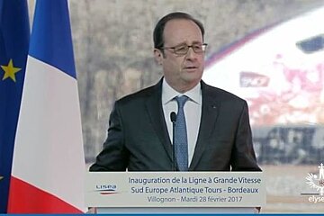 Hollande inaugurates Tours-Bordeaux train line