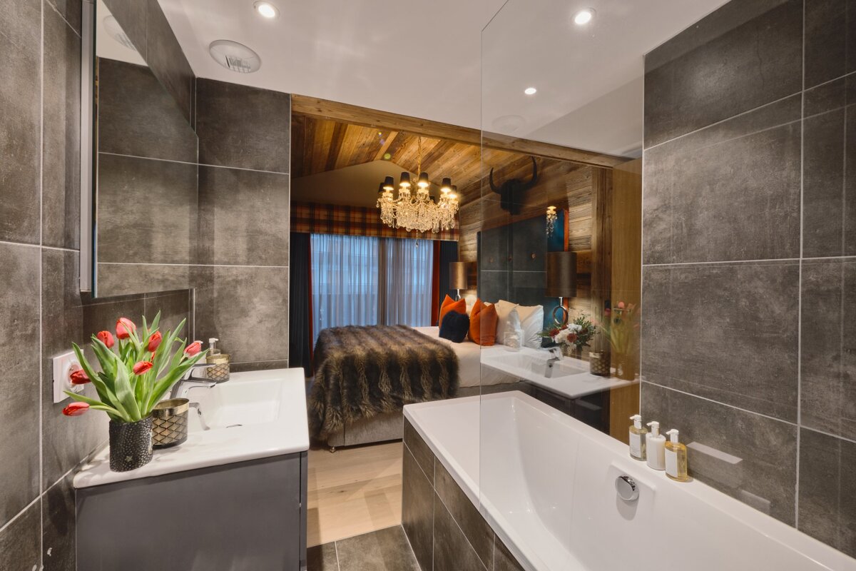 A bathroom with a bathtub and a sink