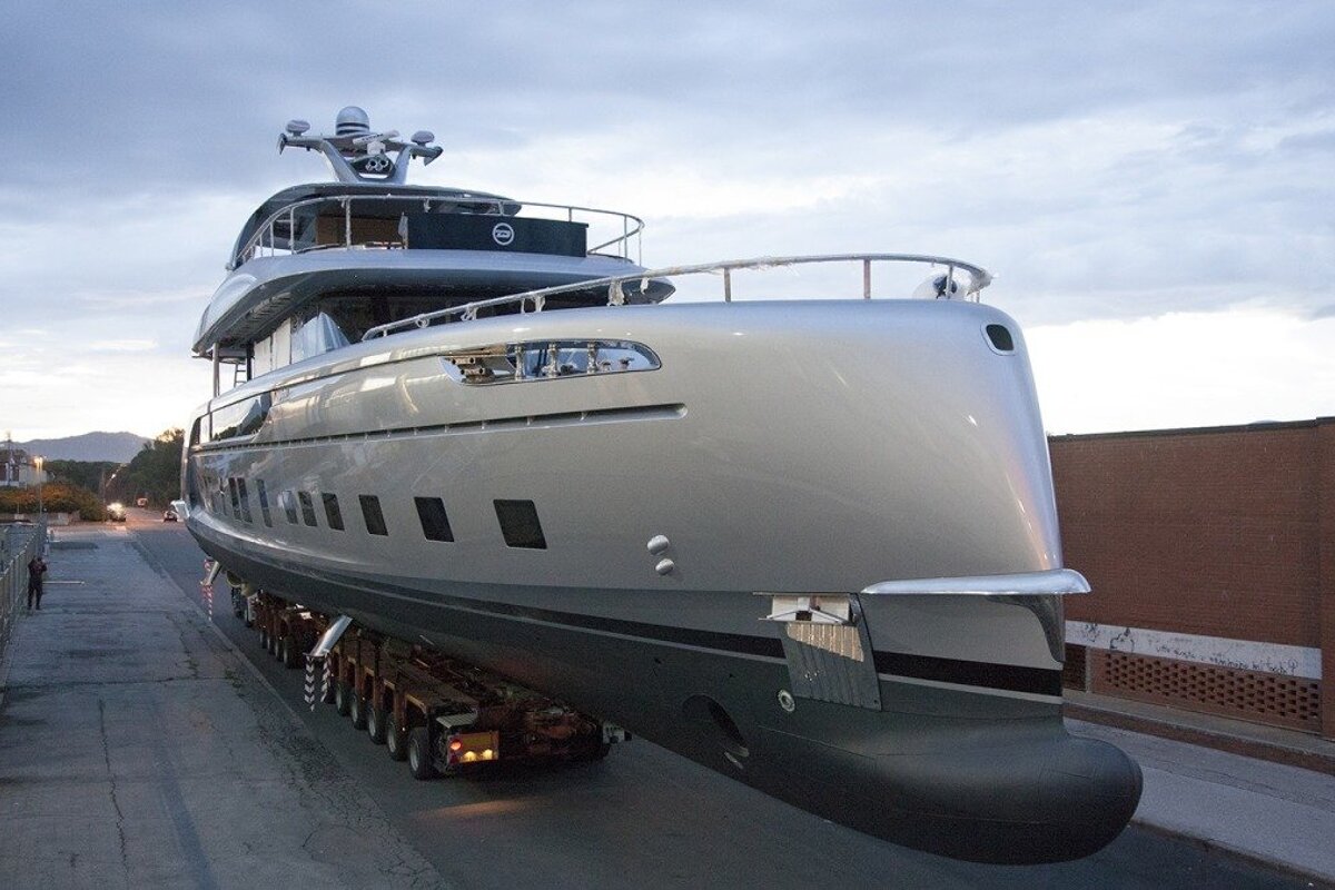 the exterior of the superyacht GT115