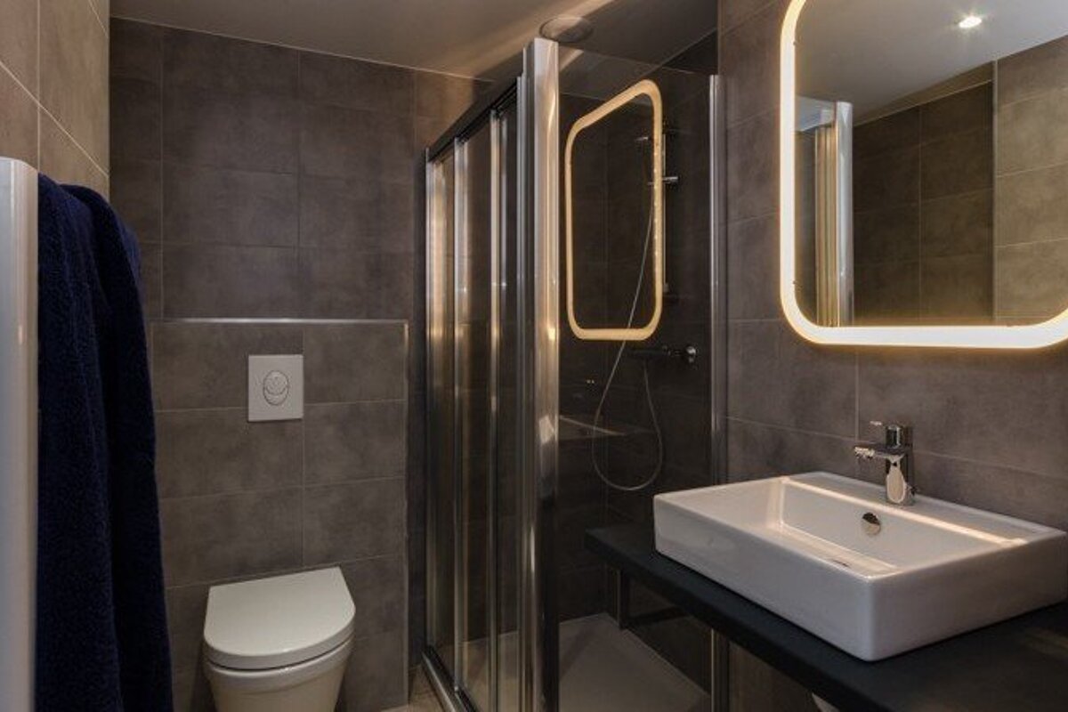 Hermine Chalet, Montchavin / Les Coches shower room