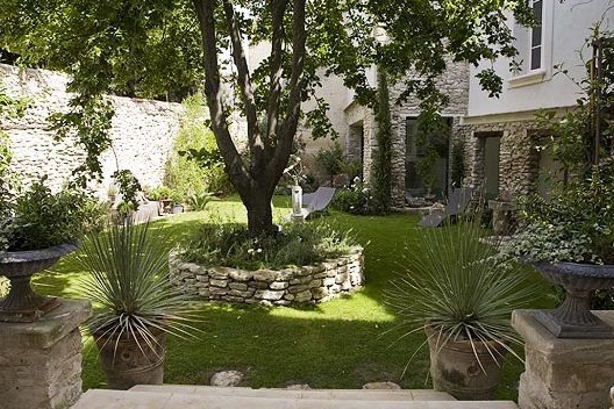 Le Clos Violette garden