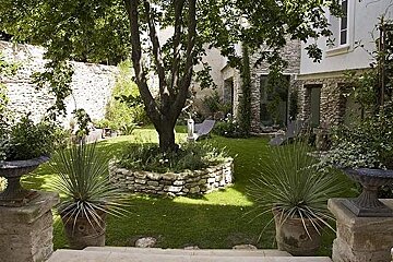 Le Clos Violette garden