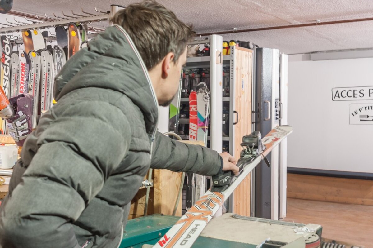 Skimium - Action Sports Ski Hire, Morzine shop interior