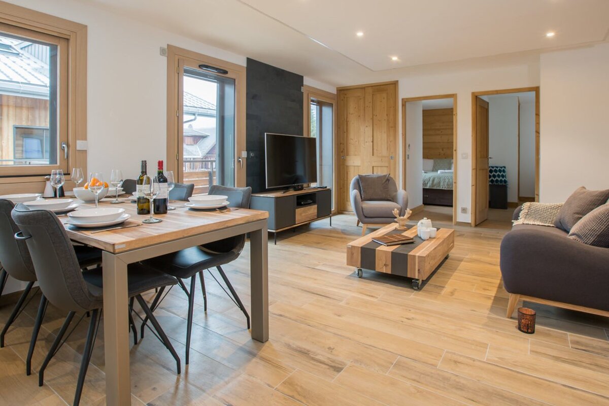 Le Hibou Chalet, Morzine dining room