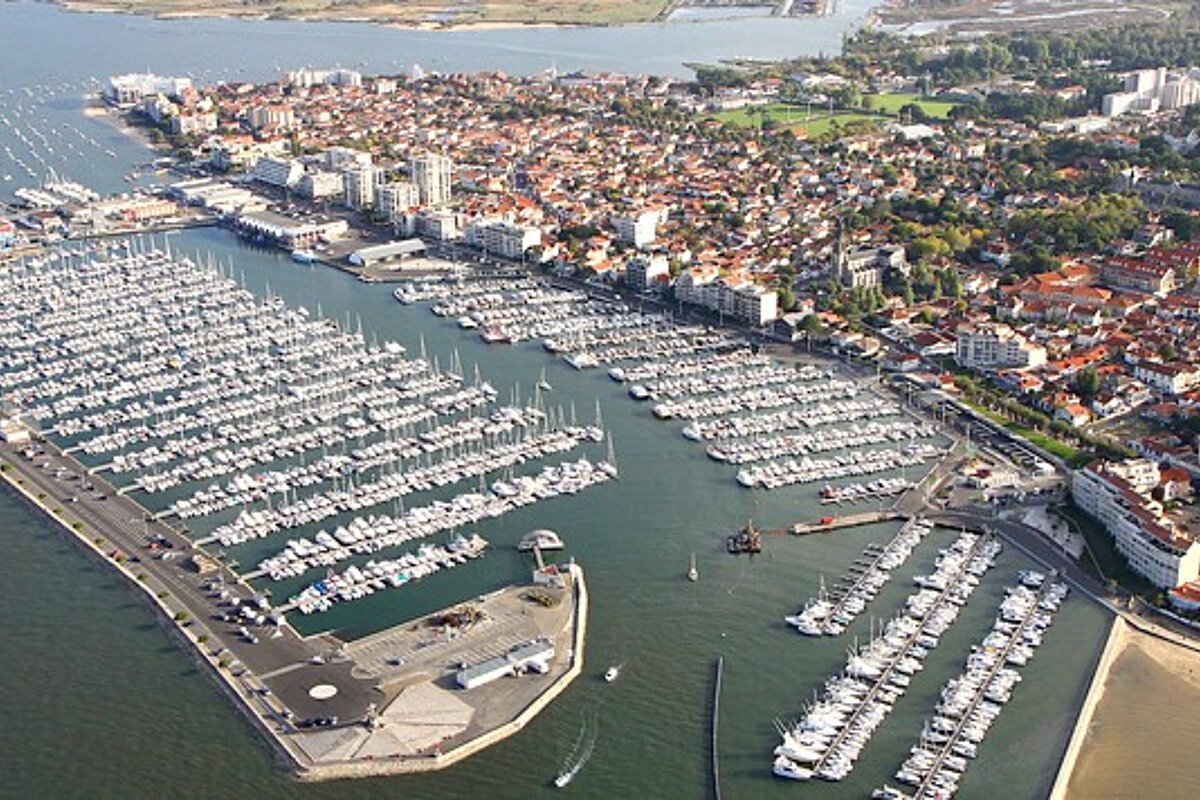 Photo aérienne de la vill de Toulouse et de la Garonne où vous pourrez louer un bateau et naviguer