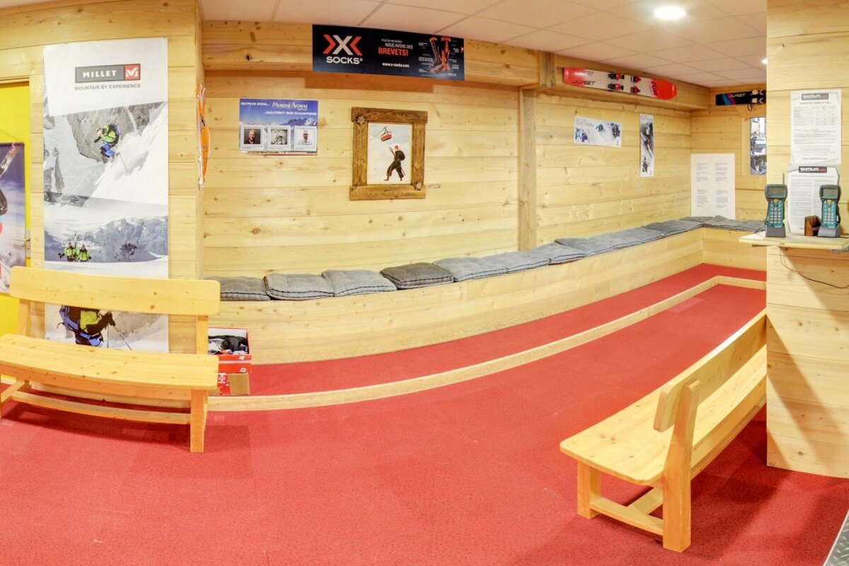 Skimium - Alpes Attitude Ski Hire, Morzine shop interior
