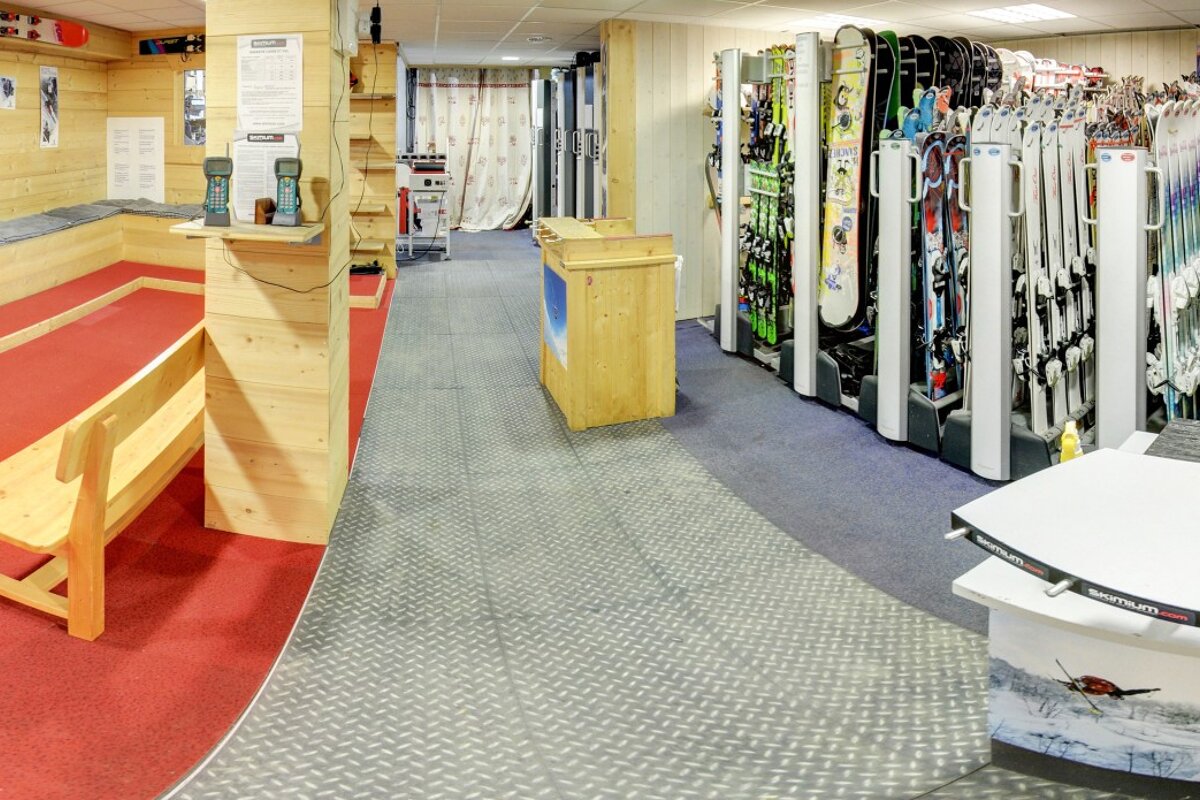 Skimium - Alpes Attitude Ski Hire, Morzine shop interior