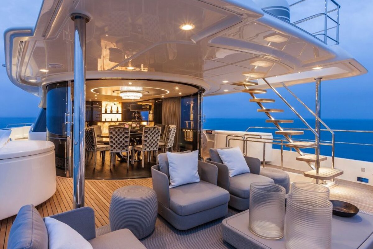 212 Yachts - One Week Yacht Charter Itineraries, Antibes deck
