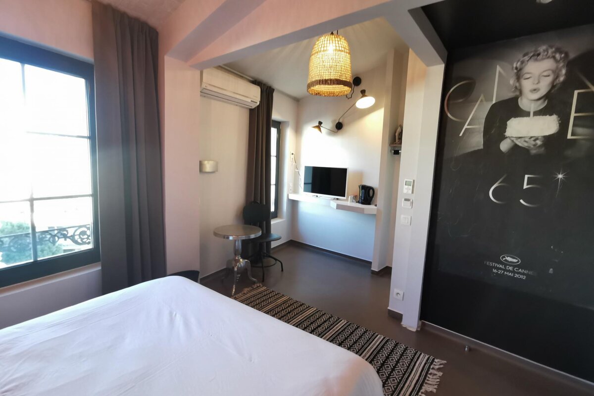 A room with a poster on the wall that says festival de cannes