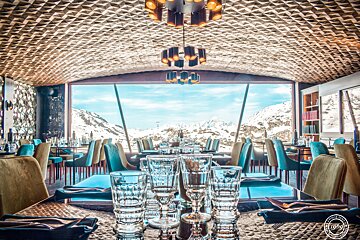 A restaurant with a view of the snowy mountains