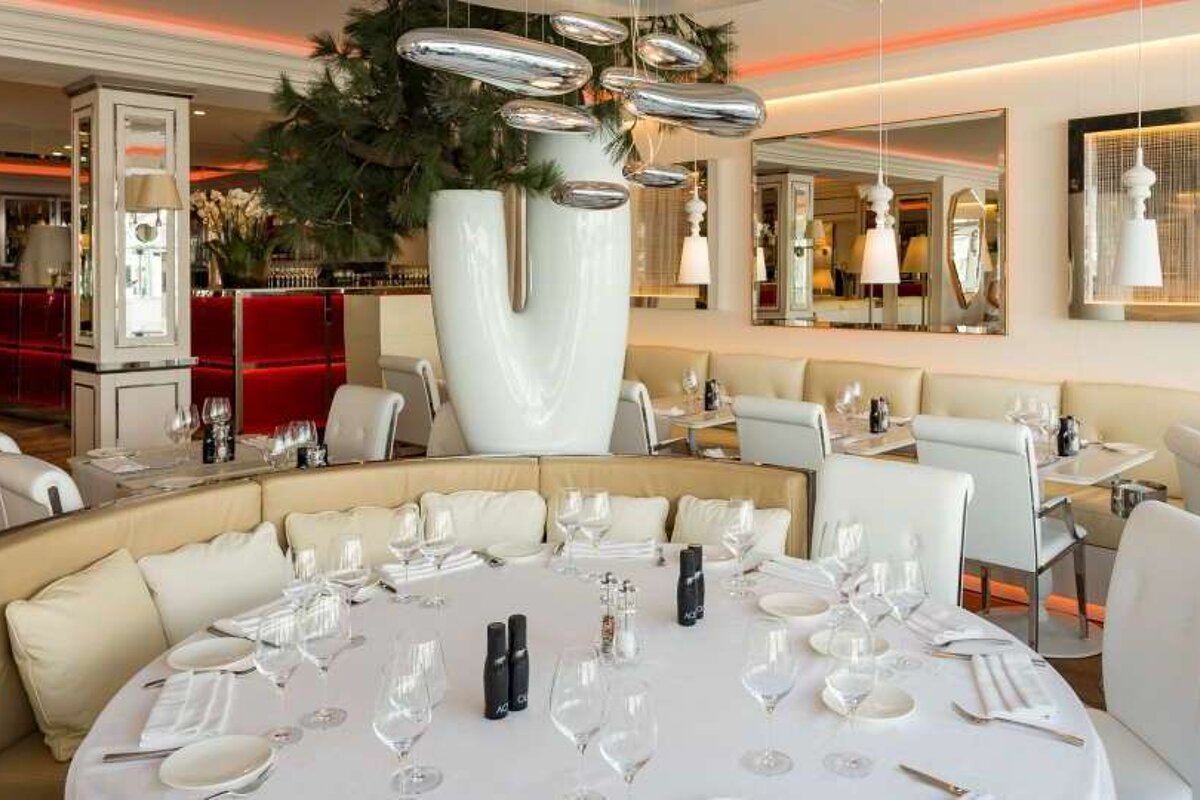 Le Girelier Restaurant, Saint Tropez interior