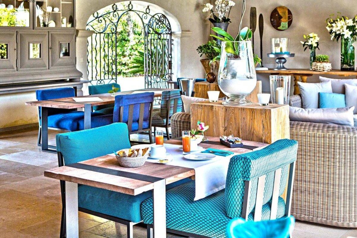 Le Pre de la Mer Hotel, Saint Tropez dining room 