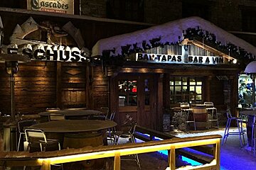 Le Schuss Bar & Restaurant, Courchevel Moriond exterior