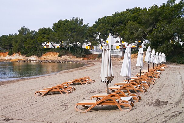 Es Niu Blau beach beach