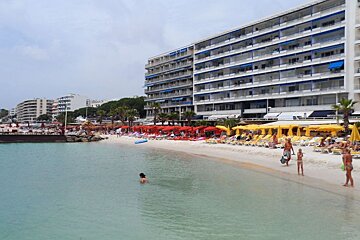 the beach front at Juan les Pins