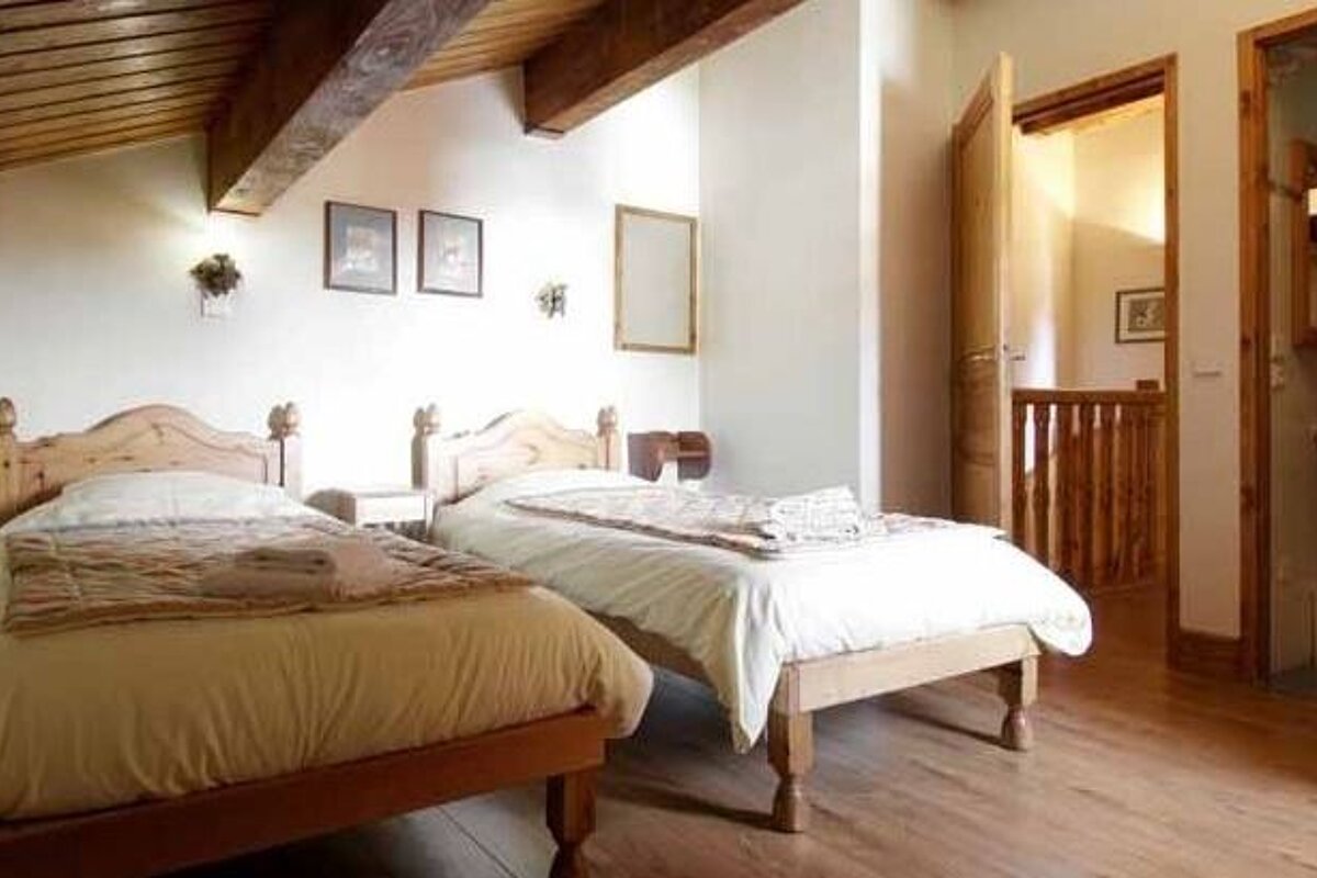 Lumiere de Soleil Chalet, Val Thorens twin bedroom