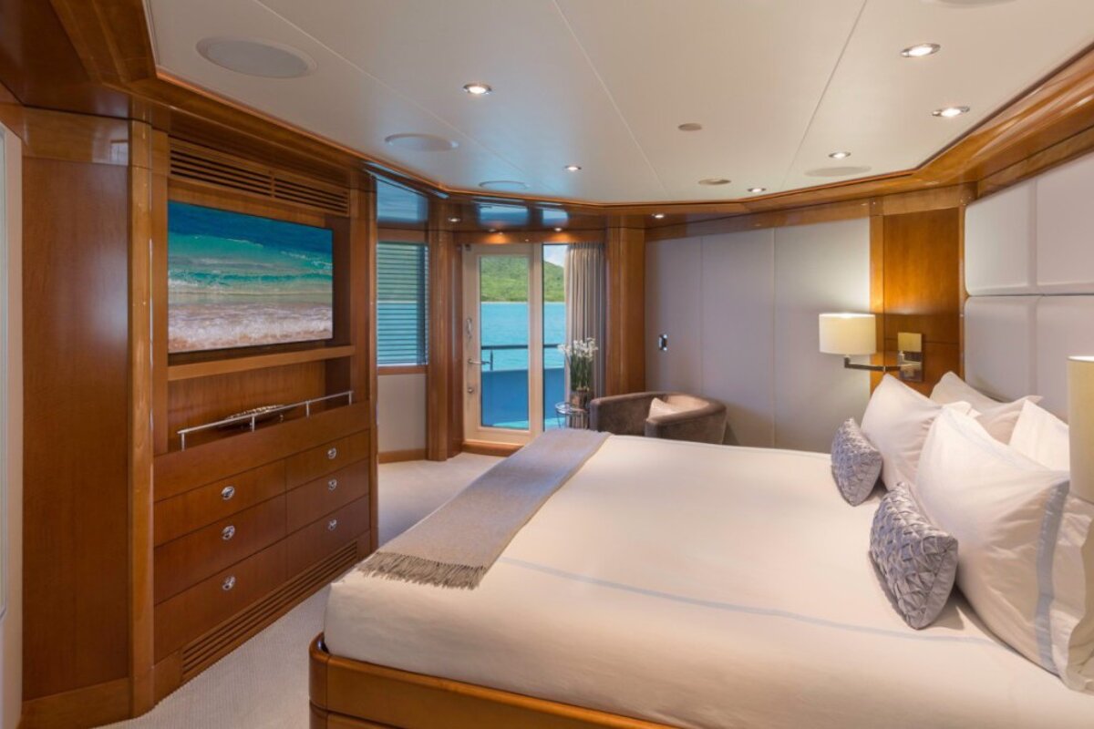 12 Person Motor Yacht, - Aquavita