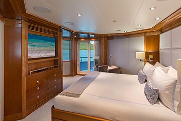 12 Person Motor Yacht, - Aquavita