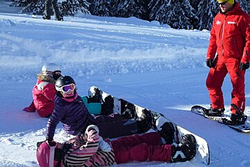 ESF Childcare snowboard lesson