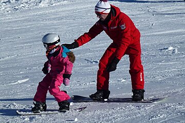 ESF Childcare snowboard lesson