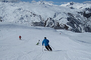 skiers on Pramint