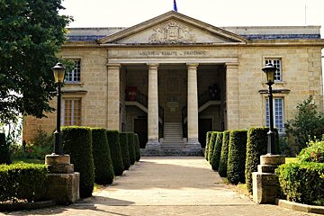 the town hall in castillon la bataille