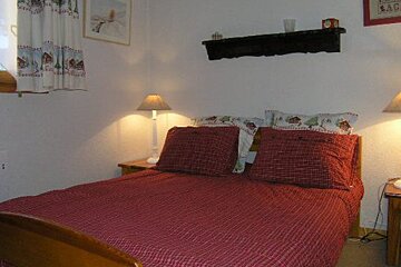 Cristal Apartment, Meribel - Centre double bedroom