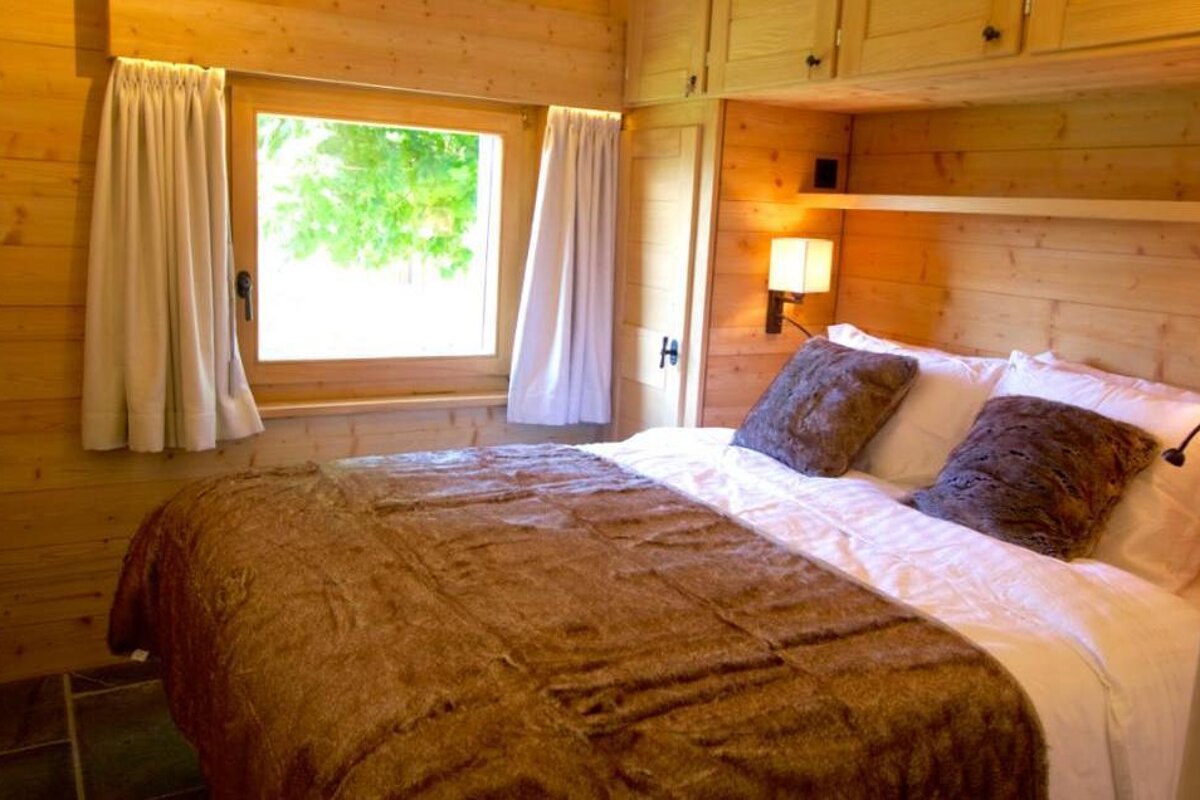 Heron Rez Apartment, Verbier - Centre double bedroom