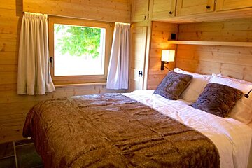 Heron Rez Apartment, Verbier - Centre double bedroom