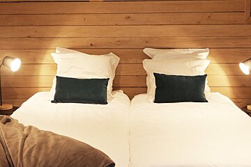 Secret de Neige Chalet, Alpe d'Huez twin bedroom