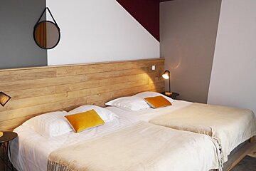 Secret de Neige Chalet, Alpe d'Huez twin bedroom
