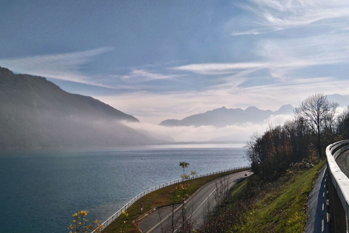 Autumn Day Trip : Cycling Lake Annecy