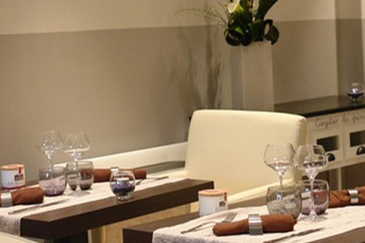 Le Carillon Restaurant, Goult interior