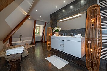 A bathroom with two sinks and a bathtub