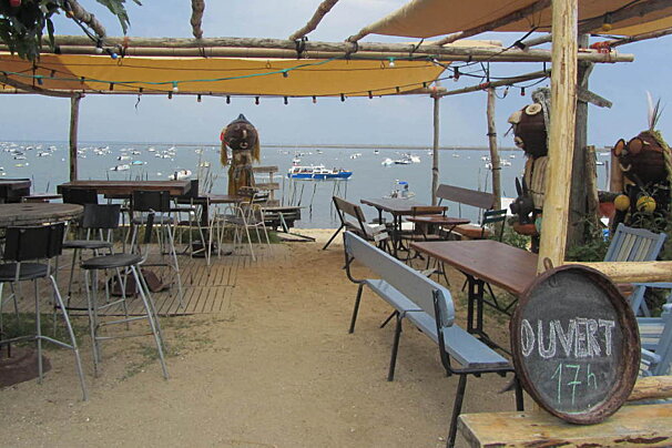 Emile et une Huitre Restaurant, Lege-Cap-Ferret restaurant terrasse