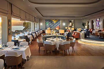 A large dining room with many tables and chairs