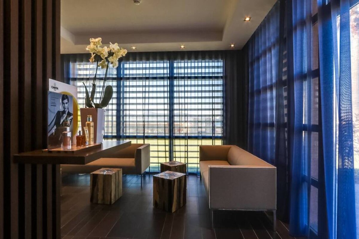 Kube Hotel, Saint Tropez reception