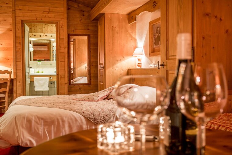 Le Dahu Hotel, Morzine double bedroom