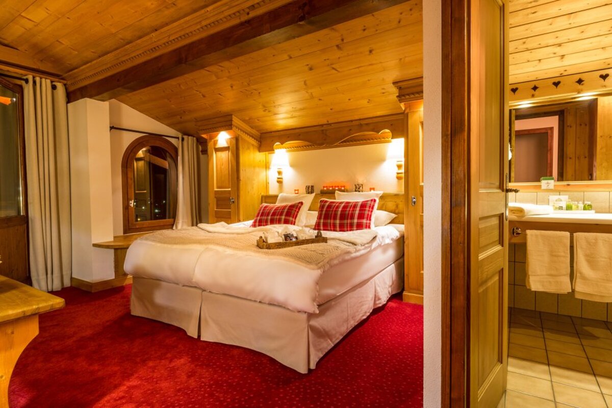 Le Dahu Hotel, Morzine double bedroom