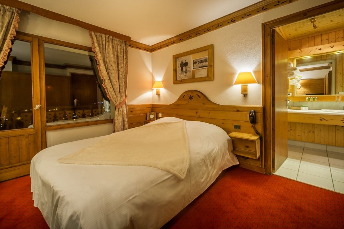 Le Dahu Hotel, Morzine double bedroom