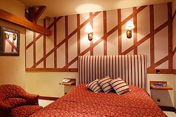 Le Medicis Hotel, Blois double bedroom