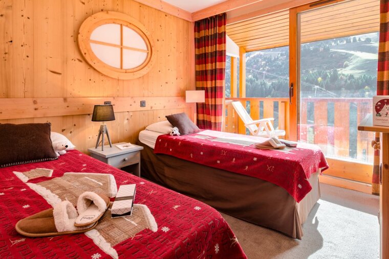 Les Crets 424 Apartment, Meribel - Mottaret twin room