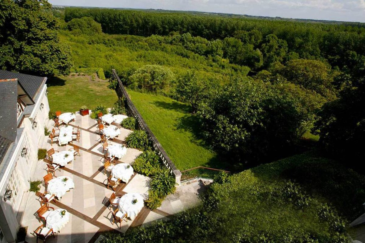 Noirieux Chateau, Briollay exterior