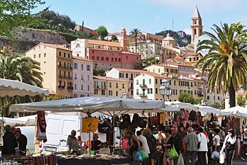 A market with a yellow sign that says 1 euro