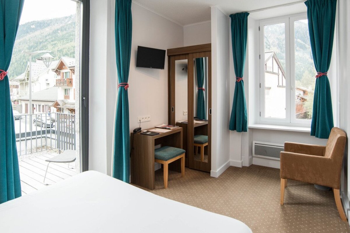 Les Lanchers Hotel, Chamonix double bedroom