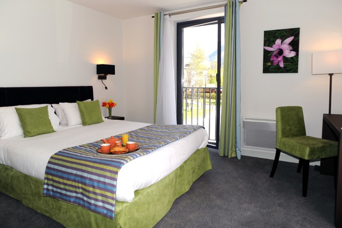 Les Lanchers Hotel, Chamonix double bedroom