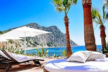 Amante Beach Club, Cala Llonga terrace