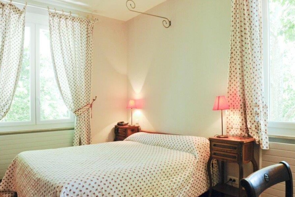 Auberge Bourrelly Hotel, Calas-en-Provence double bedroom